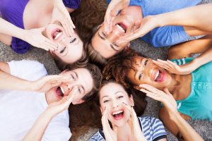 Group of people smiling after a complete treatment from Dental Centre in Ferney Voltaire.